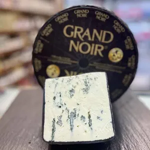 Grand Noir Blue Cheese
